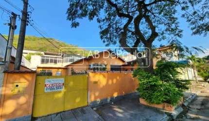 Casa com 6 quartos à venda na Rua Pacheco de Oliveira, Jardim Sulacap, Rio de Janeiro, 220 m2 por R$ 570.000