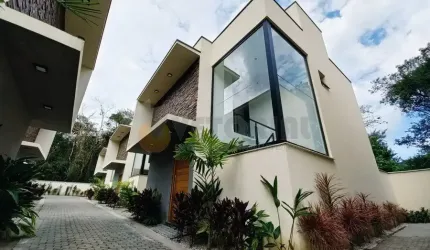 Sobrado com 3 Suítes, Boiçucanga  São Sebastião SP