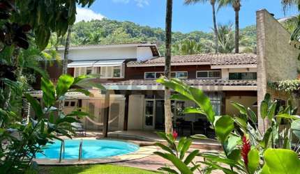 Casa com 3 Suítes, T Pequeno  São Sebastião  SP
