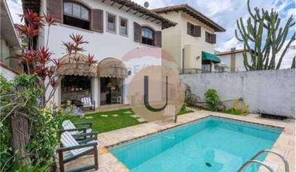 Casa em rua fechada! 4 dts, 3 vagas, piscina! Morumbi!