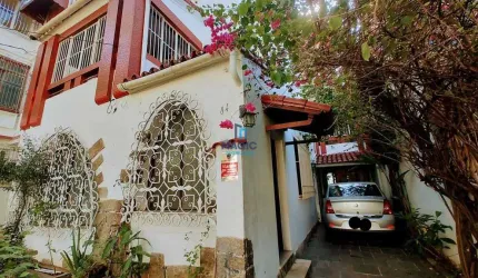 Casa com linda piscina e 5 dormitórios à venda com 258 m² por R$ 898.999,00 no Grajaú, Rio de Janeiro / RJ