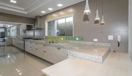 Casa Ampla e Completa à Venda na Cidade Monções.