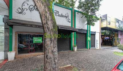 EXCELENTE SALÃO COMERCIAL DE 520 m² DE ÁREA PRIVATIVA PARA LOCAR NO CENTRO.
