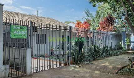 EXCELENTE CASA DE FUNDO, SEMI-MOBILIADO PARA MORAR NO JARDIM SÃO SILVESTRE.