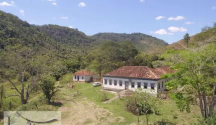 Fazenda em Centro - Rio das Flores, RJ