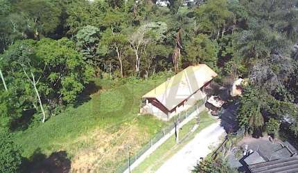 Área com 8.000 m², para incorporação.