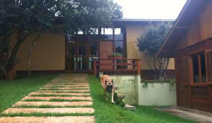 Casa 3 suites, 2 closet, rústica, com 1.000m² Jardim Colibri