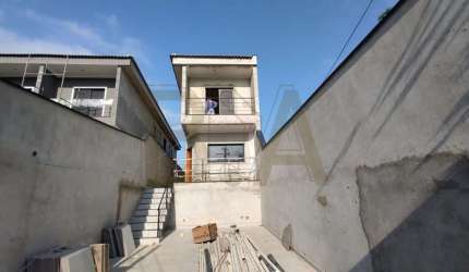 CASA ISOLADA, Nova, 129m², 3 SUÍTES, GOURMET, QUINTAL GRANDE, 3 VAGAS.