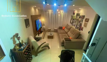 Casa ampla, com 03 dormitórios em Condomínio Fechado