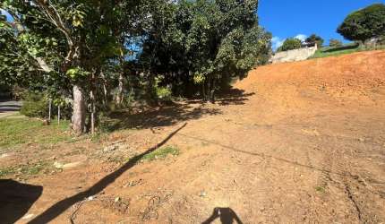 Ótimo terrenono bairro Novo Horizonte, com 1800 metros quadrados. Ótimo para uso residencial ou também comercial.