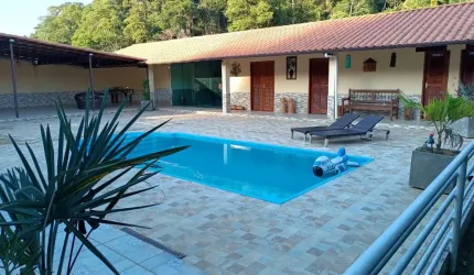 Linda granja em Condomínio