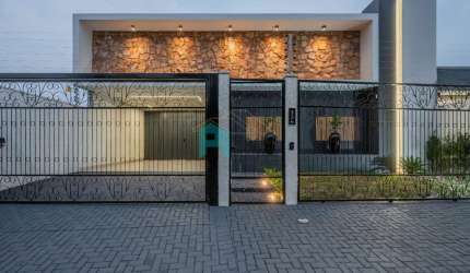 Casa alto padrão no bairro Tropical II