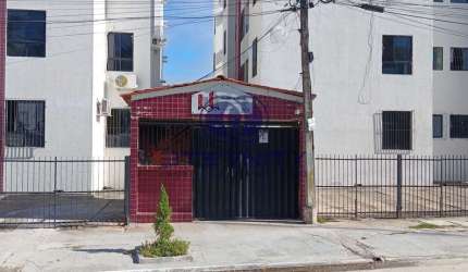 Descubra o conforto e a praticidade de viver em um apartamento de 2 dormitórios no coração de Candeias, Jaboatão dos Guararapes. Localizado no renomado Edifício Montesquieu, este imóvel de 55m² de áre
