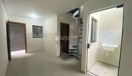 Casa com 2 quartos para alugar na Rua Manoel Soares D'Azevedo Maia, 346, Carianos, Florianópolis, 28 m2 por R$ 2.500
