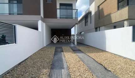 Casa com 3 quartos para alugar na A Loteamento Mares Do Sul, 20, Campeche, Florianópolis, 150 m2 por R$ 8.000