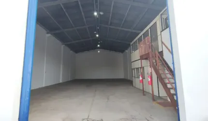 Barracão 360m² com terreno de 720m²
