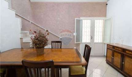 Vende-se maravilhoso sobrado de 3 dorm , 1 suíte c/ closet , home office e salão de festas no bairro Torres Tibagy