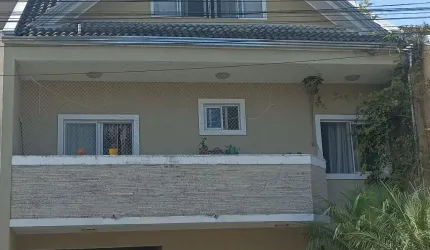 Lindo Sobrado Quatro Dormitórios No Bairro Cachoeira Curitiba Paraná