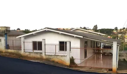 Casa com 3 quartos para alugar na Ignes Bortolon Pivatto, 305, Martello, Caçador por R$ 1.800