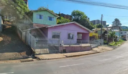 Casa com 3 quartos para alugar na Curitiba, 220, Bello, Caçador por R$ 1.300