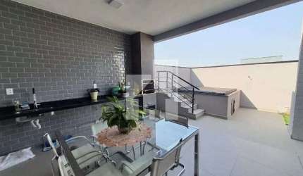 Magnifica Casa Térrea com 3 Suítes, Espaço Gourmet com Jacuzzi, Aceita financiamento, Condomínio Ph