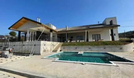 Casa Térrea em condomínio fechado, 3 quartos sendo 1 suíte, 329m², Jacareí.