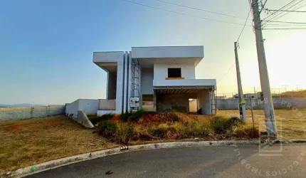 Sobrado em Fase de Acabamento em Condomínio Fechado em Caçapava, 326m².