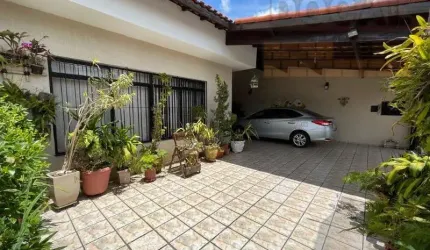 CASA TÉRREA  |  2 DORMS SENDO 1 SUÍTE + EDÍCULA 3 DORMS  |  JD. AMÉRICA