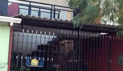 Casa à venda em Taboão da Serra-SP, Cidade Intercap: 2 quartos, 2 salas, 2 banheiros, 2 vagas e 180m² de área. Venha conferir!