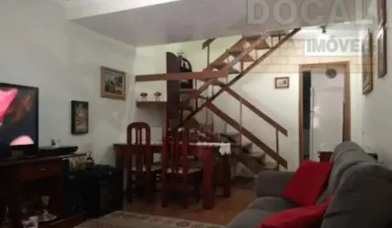 Casa à venda em Taboão da Serra-SP, Parque Pinheiros: 2 quartos, 2 salas, 2 banheiros, 2 vagas, 100m²!
