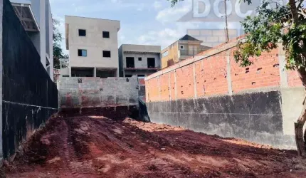 Terreno à venda em Taboão da Serra-SP, no bairro Morada dos Pássaros, com 250,00 m² de área.
