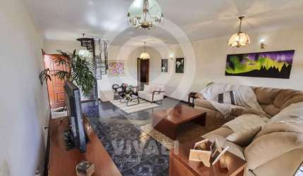 Casa com 3 quartos à venda na Rua Benjamin Constant, Centro, Itatiba, 426 m2 por R$ 990.000