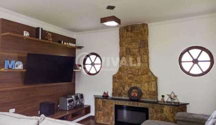 Chácara / sítio com 3 quartos à venda na Rua Escritora e Poetisa Mafalda Piscirilli, Jardim dos Ipês, Embu das Artes, 271 m2 por R$ 998.000