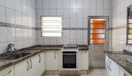 Casa com 3 quartos para alugar na Avenida Vinte e Nove de Abril, Vila Santa Luzia, Itatiba, 100 m2 por R$ 3.000