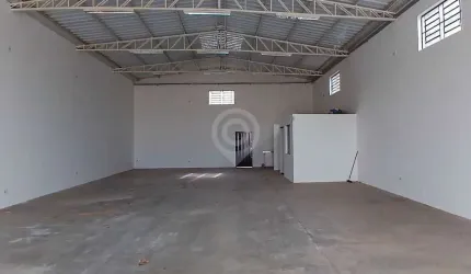 Barracão / Galpão / Depósito com 1 sala para alugar na Rua José Luiz Leone, Portal Giardino, Itatiba, 247 m2 por R$ 5.000