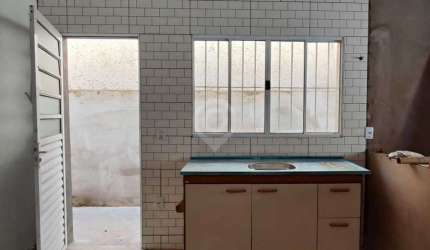 Casa com 2 quartos para alugar na Rua Alessio Taffarello, Alpes do Cruzeiro, Itatiba por R$ 2.000