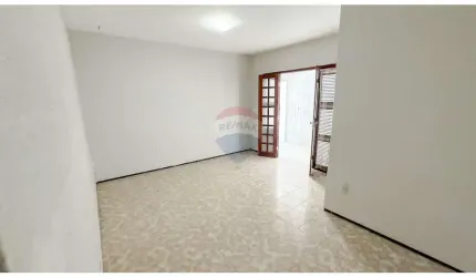 CASA NO BAIRRO GUARARAPES com Área total de 200 m² e Área construída de 114m²