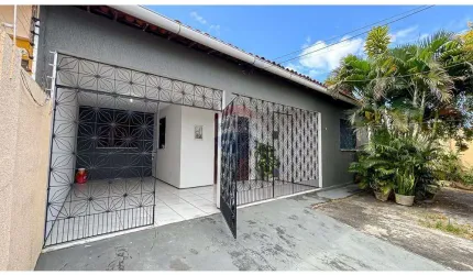 Casa solta no bairro Cidade dos Funcionários, 308 mt i 4 quartos espaçosos