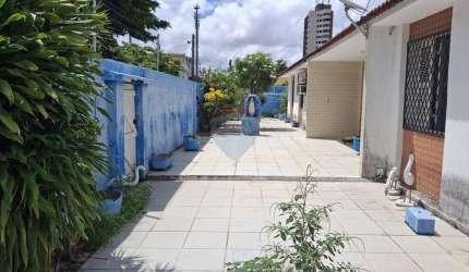Casa de esquina à venda na rua Marcondes Pereira- Localização privilegiada!