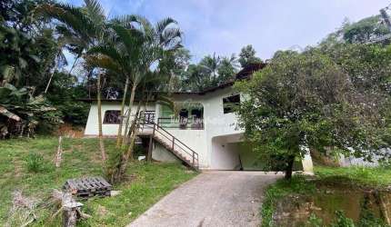 Casa Para alugar no Bairro Azambuja