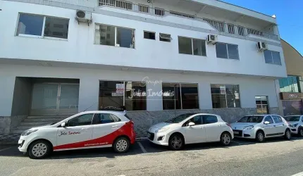 Sala comercial para locação no Centro de Brusque.
