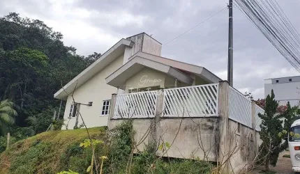 Casa 3 dormitórios 2 vagas no Souza Cruz Brusque