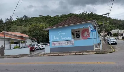 Casa comercial à venda no Azambuja