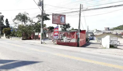 Terreno comercial na Primeiro de Maio à venda