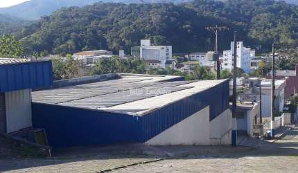 Galpão com 150,00 metros no Centro de Guabiruba
