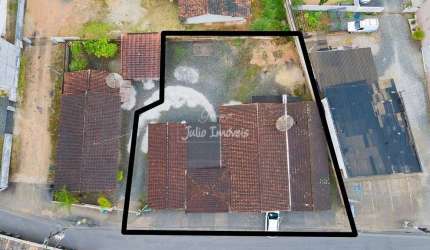 Sala comercial e Casa Azambuja Brusque