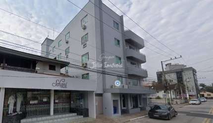 Apartamento com 02 quartos no Centro.