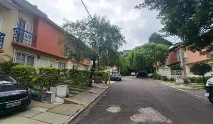 Casa de 2 dormitórios à Venda, na Granja Viana, no km 21, sentido Sp. BAIXOU O VALOR!