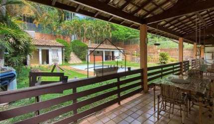 Casa para Venda e Locação, com 5 dormitórios,  sendo 3 suítes,  na Granja Viana, em Sp.