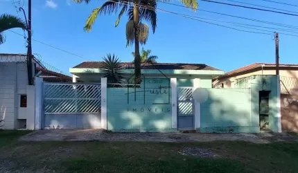 Casa térrea à venda, 500m2 com suíte, no Condomínio Chácara Canta Galo, Cotia, SP